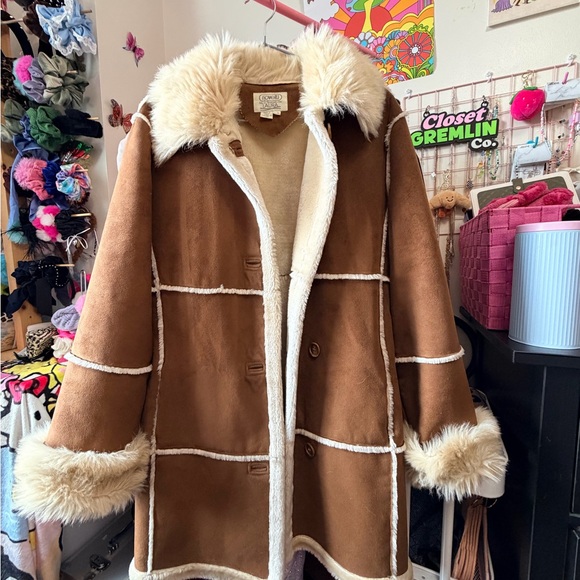 Chic Brown Teddy Jacket with Cream Accents - Picture 3 of 8